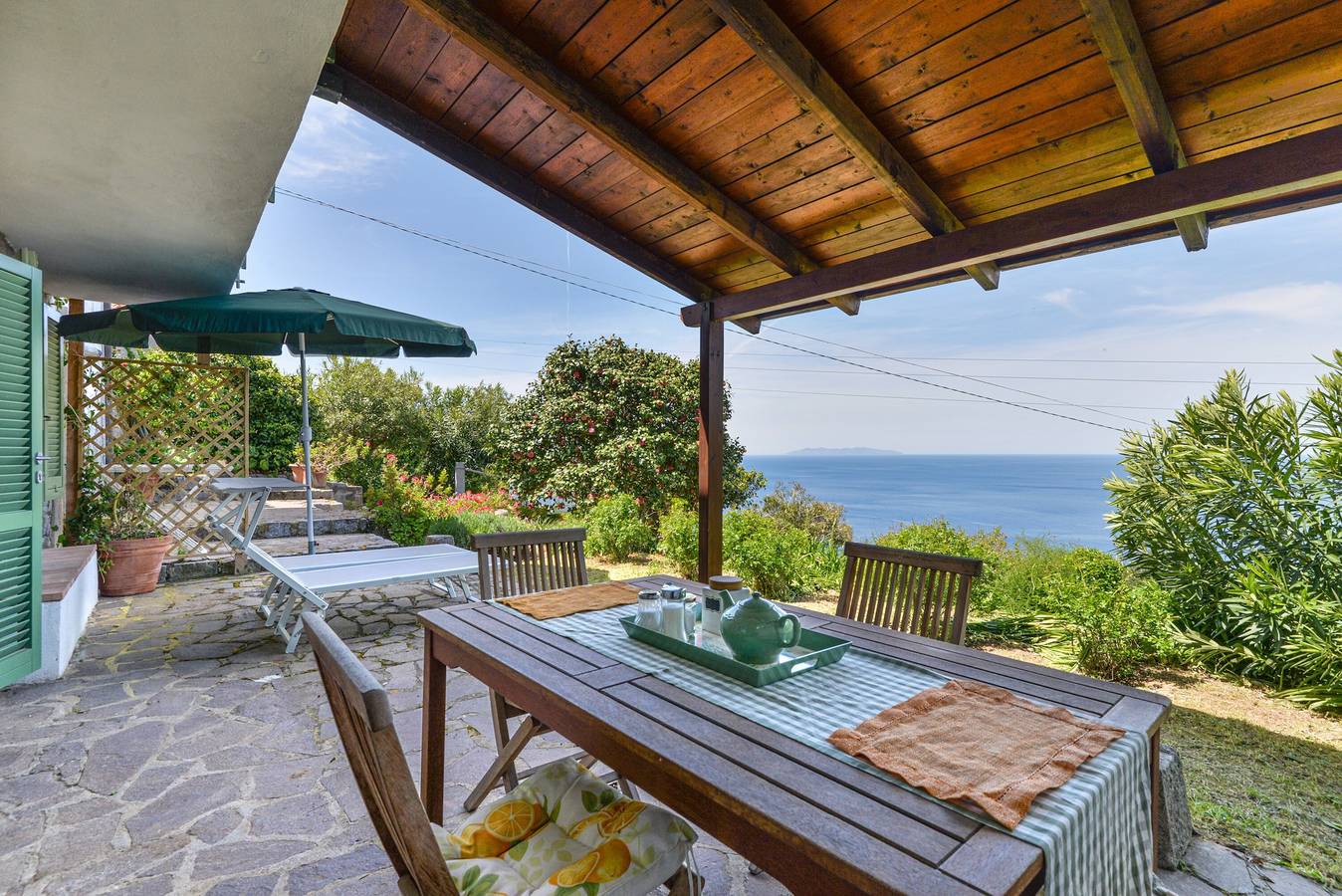 Appartamento intero, Appartamento "Il Girasole" con vista mare, terrazza privata e Wi-Fi in Zanca, Isola d'Elba