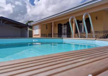 Gîte pour 8 personnes, avec jardin et piscine, animaux acceptés à Capesterre-Belle-Eau