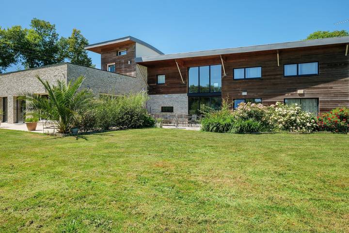 Villa “Samagestia” con piscina interna e jacuzzi in Saint-Médard-sur-Ille, Rennes e dintorni