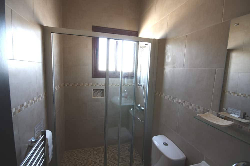 Home from Home Luxusvilla mit privatem Pool und fantastischem Meerblick. in Πισσούρι, Südzypern