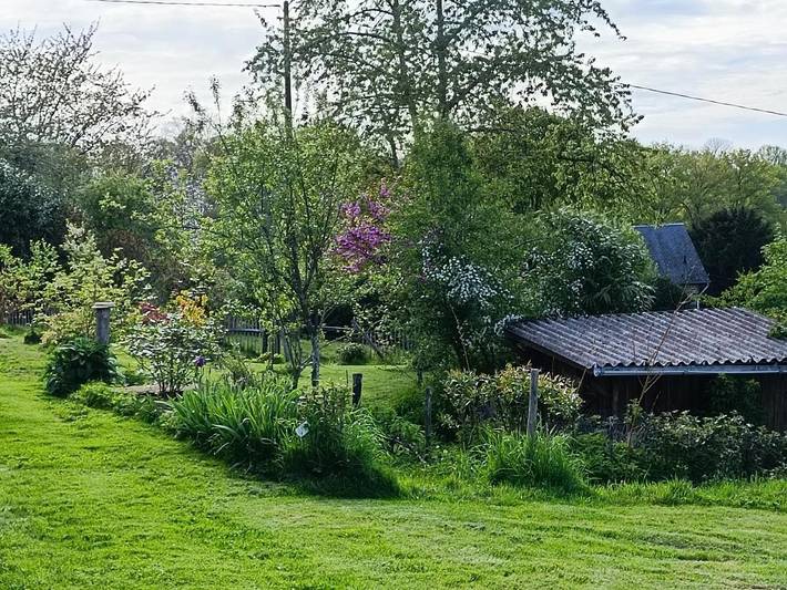 Gîte pour 2 personnes, avec terrasse et vue ainsi que jardin et piscine à Lubersac - 3