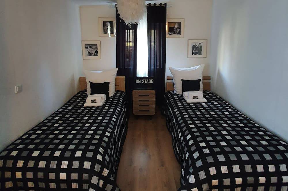 Cinema Studio-Your Home Near Frankfurt Airport in Kelsterbach, South Hesse