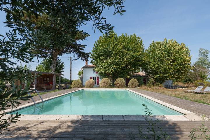 Charming Studio on a Farm with Shared Pool, Summer Kitchen, and Wi-Fi