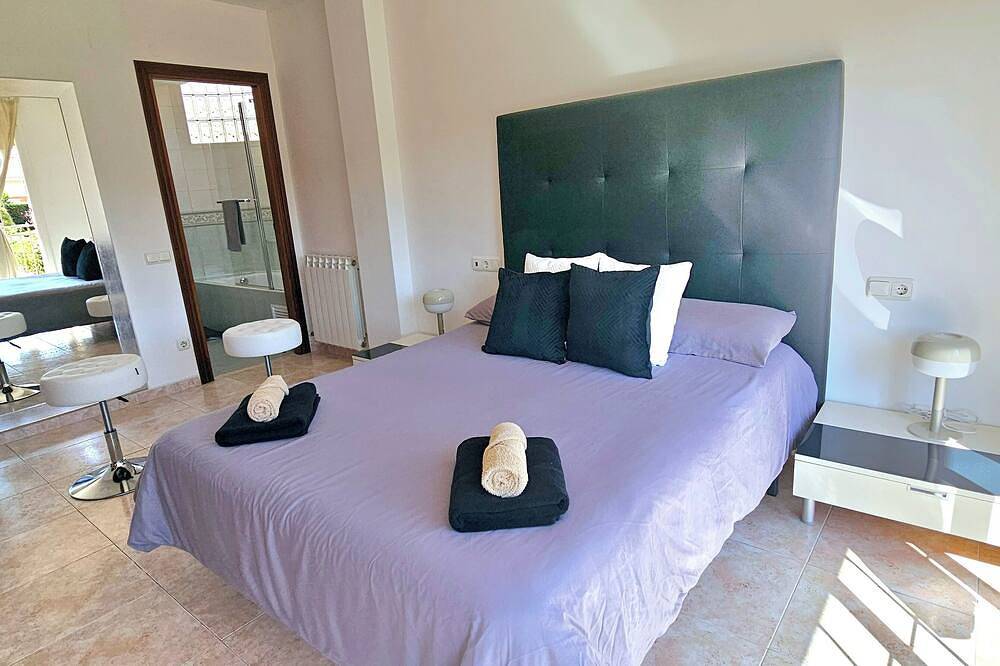 Family House With  Pool Very Close To The Beach in Supermaresme, San Vicente de Montalt