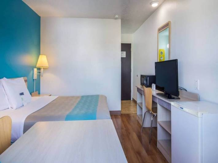 Entire apartment, 1 queen bed|mobility accessible|Nsmk in Wasco County