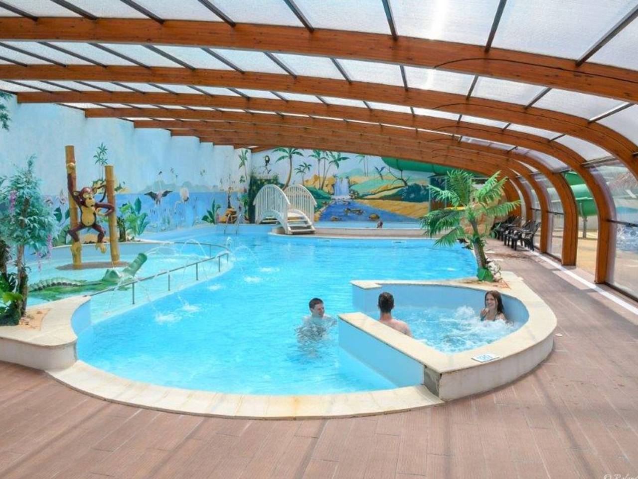 Mobil-home Confortable avec Terrasse pour 6 pers. in Jard-sur-Mer, Vendée