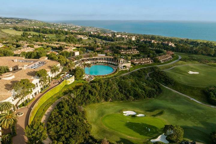 Apartamento para 6 personas, con sauna y balcón además de piscina y jacuzzi, Familias con niños en Newport Beach