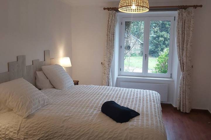 Gîte pour 2 personnes, avec Terrasse ainsi que Jardin et Piscine à Calorguen - 2