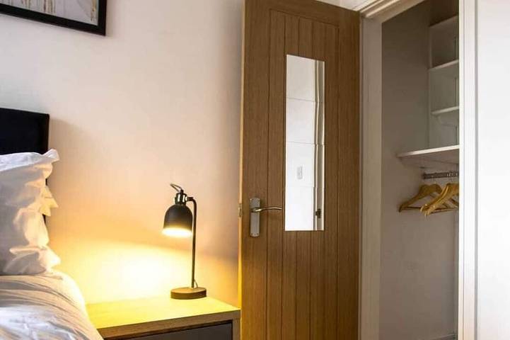 Cosy Cruise Cribs - Modern Home From Home - Central Location. in Stoke-on-Trent, Midlands