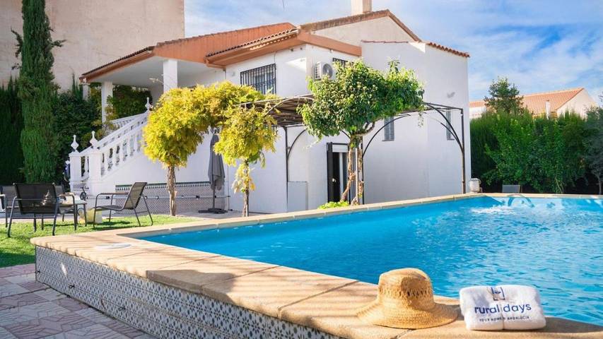 Maison de vacances pour 10 personnes, avec piscine ainsi que jardin et terrasse - 1