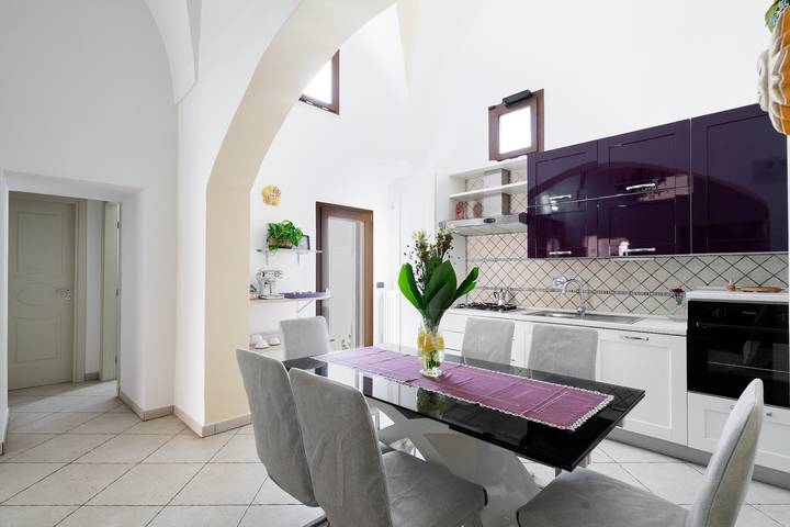 Entire apartment, Apartment 'La Casa Di Lena' with Private Terrace, Wi-Fi and Air Conditioning in Spongano, Lecce Province