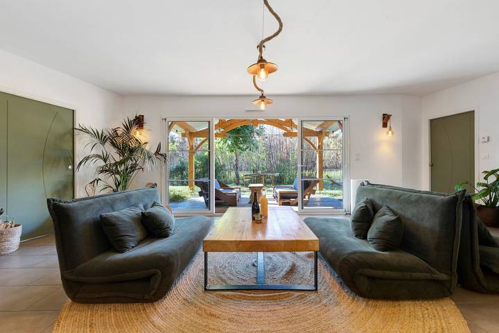 Maison de vacances « Villa Bourdiou » avec piscine privée, terrasse et Wi-Fi in Le Porge, Parc naturel régional du Médoc