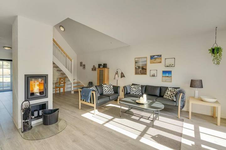 Attraktives Ferienhaus in zentraler Lage mit Whirlpool in Blavand, Varde