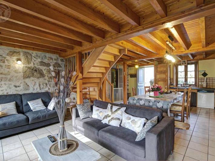 Gîte pour 6 personnes, avec terrasse et jardin, animaux acceptés dans Périgneux
