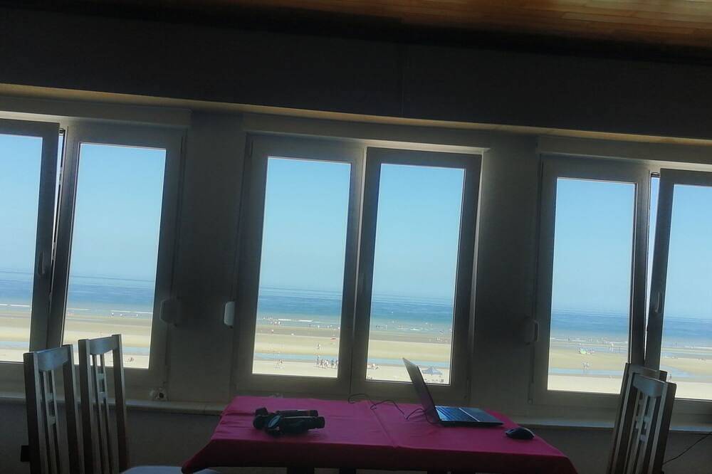 Entire apartment, Apartment on the sea wall with exceptional sea view in Bray-Dunes, Flanders Dune Coast