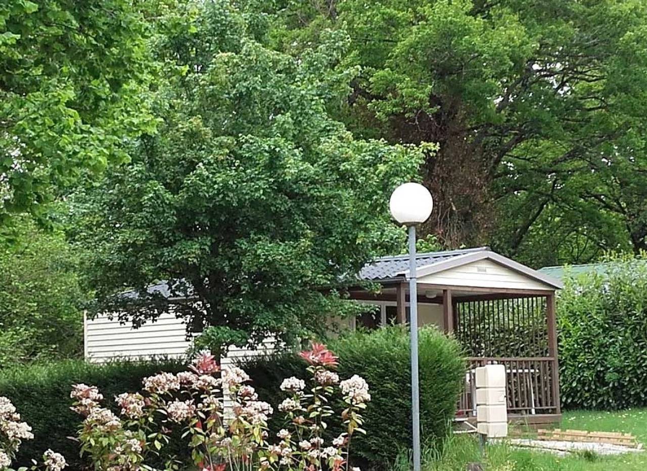 Zecamping 3 étoiles pataugeoire chiens acceptés locatif Bbq 24m2 in La Souterraine, Región de Guéret