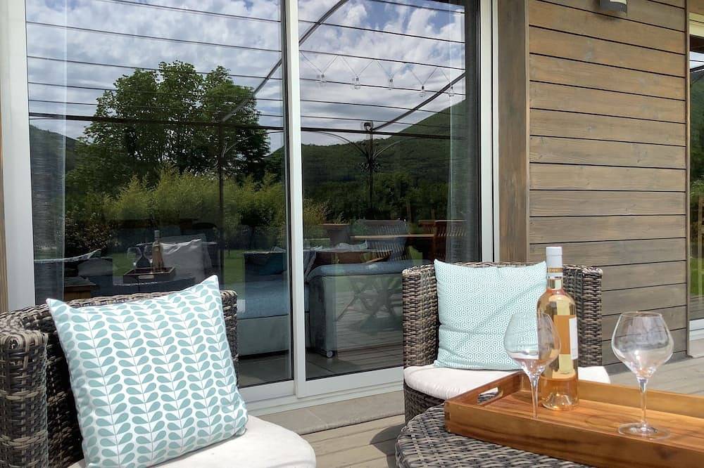 Modern and warm wooden house in a quiet area in Reilhanette, Nyons region