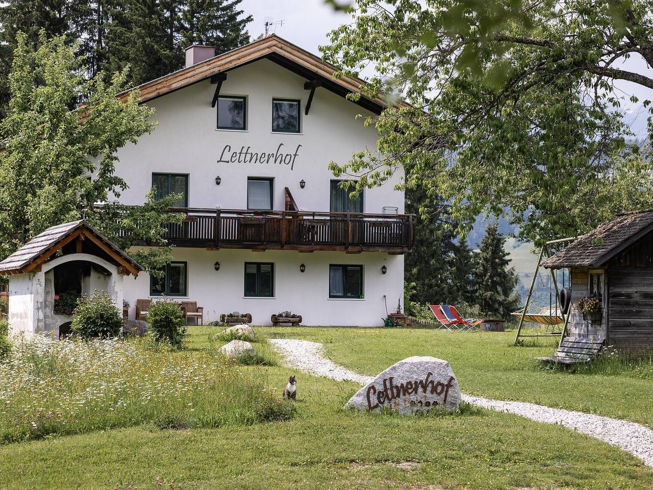 Ganze Wohnung, Bnb Lettnerhof – Familysuite 5. Mitten im Grünen, Südbalkon, Bergblick, Wlan. in Welsberg-Taisten, Östliche Dolomiten