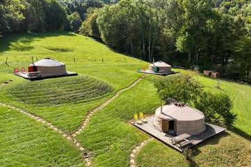 Tente pour 6 personnes, avec jacuzzi ainsi que sauna et jardin en Haute-Savoie