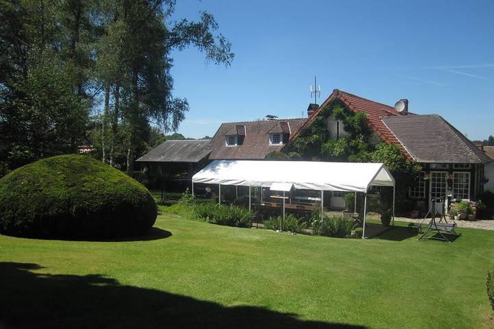 Chambre d’hôte pour 5 personnes, avec Terrasse ainsi que Jardin et Piscine