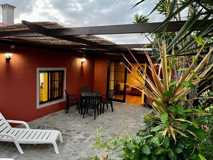 Ferienhaus für 4 Personen, mit Terrasse und Garten in Tajuya