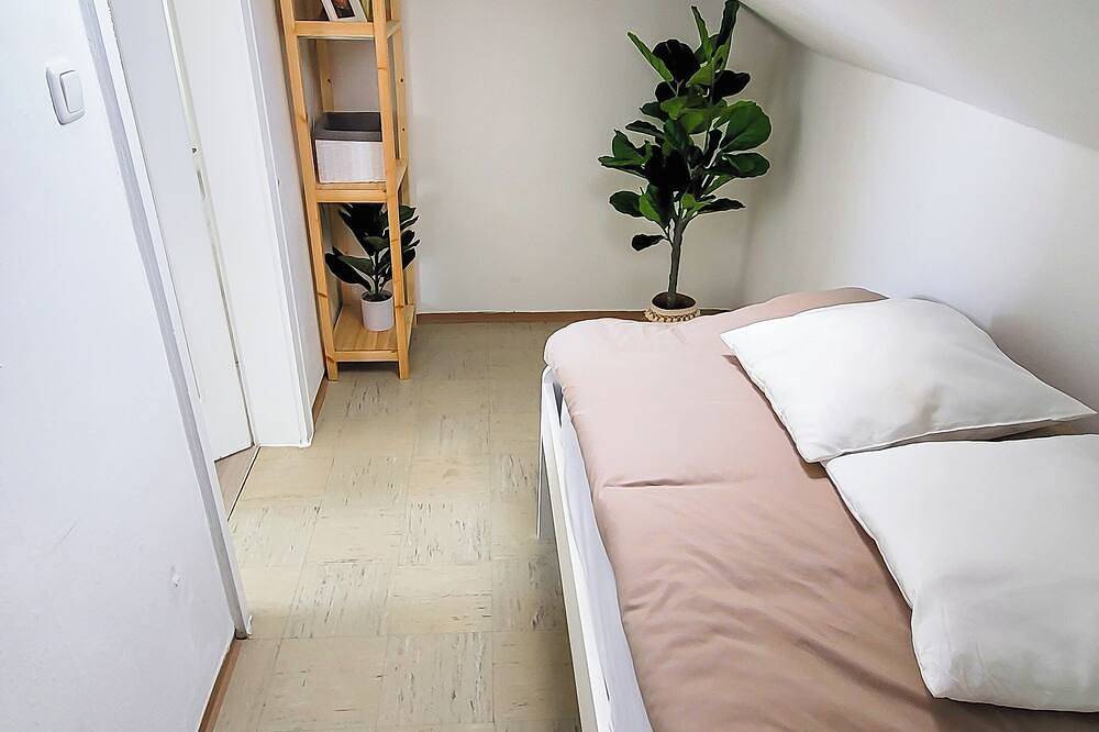 Ganze Wohnung, Dg \"L\" Helle 40m² 2-Zimmer Wohnung nähe Salzburg in Freilassing, Rupertiwinkel