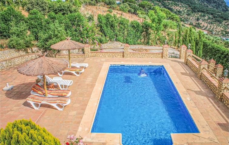 Poolside Getaway: 94m² Apartment w/ WiFi, Grill - 1.5km zu El Gastor in El Gastor, Pueblos Blancos