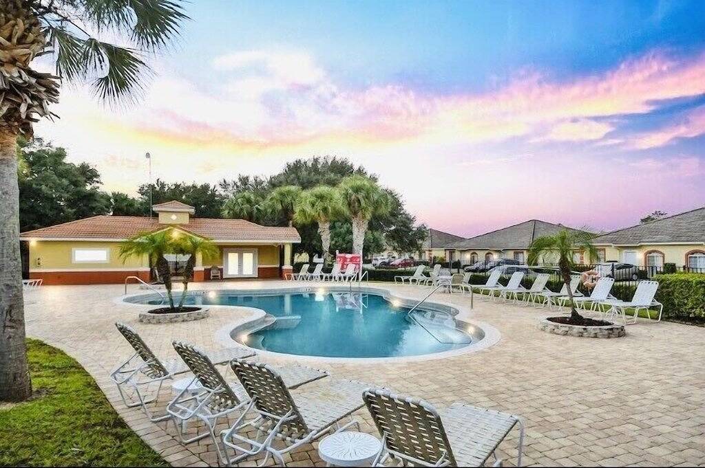 Snow Bird friendly..Gorgeous 3 bed 2 bath vacation property in a gated community in Lake Marion (FL)