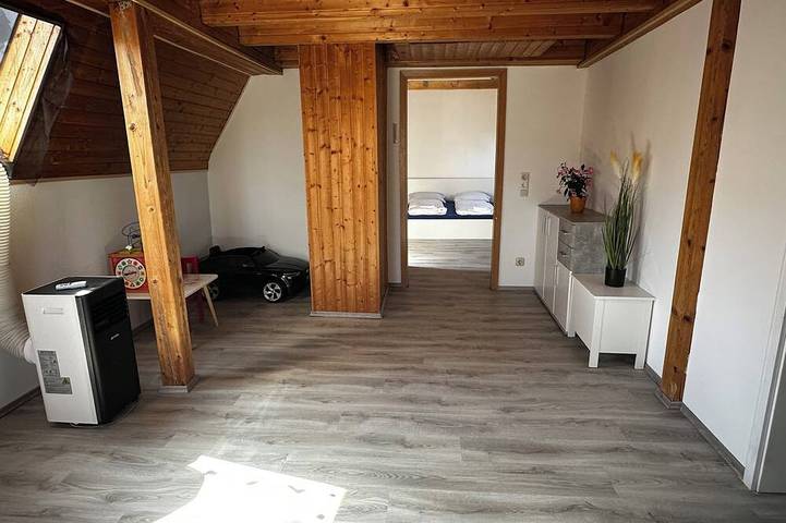 Appartement entier, Large 4-room apartment in the center of Heidingsfeld, balcony, self-check-in, 8 guests in Würzburg, Région viticole de Franconie