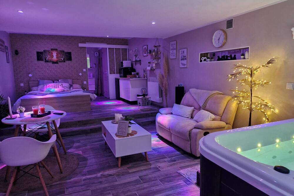 Ganze Wohnung, Studio with Jacuzzi, terrace, private Wi-Fi access in Westrehem, Béthune und Umgebung
