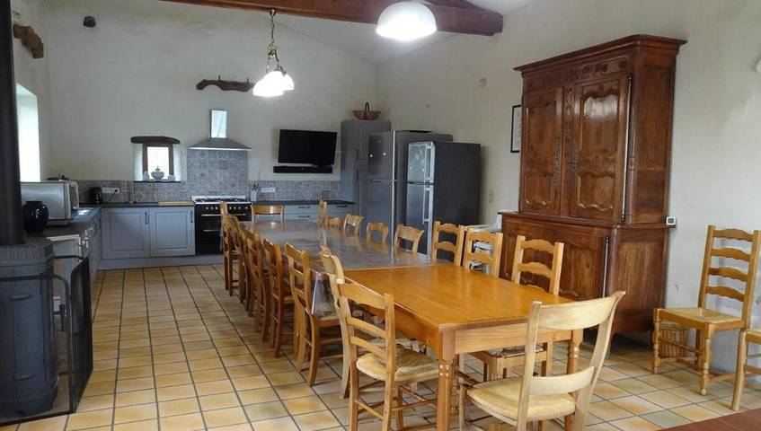 Location de vacances pour 18 personnes, avec piscine et jardin à Corme-Écluse - 2