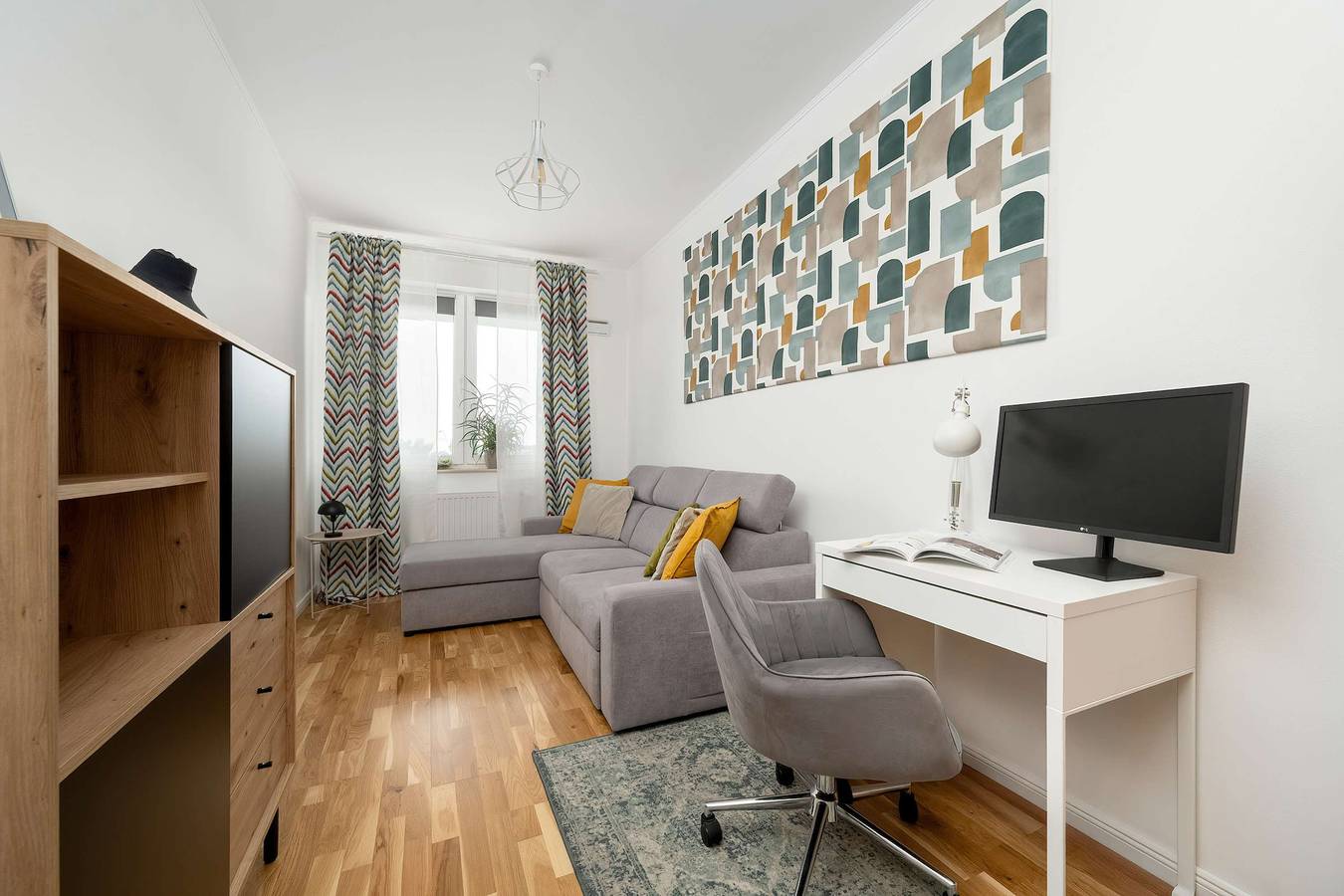 Apartamento entero, Spacious Apartment in Wroclaw with a Desk for Remote Work and a Balcony by Noclegi Renters in Breslavia, Lower Silesia