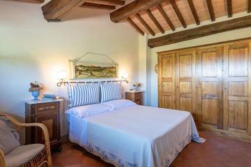 Villa for 6 People in San Gimignano, Siena Province, Photo 1