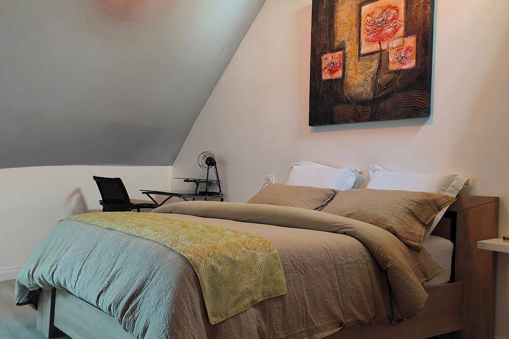 Apartamento entero, L'Écrin Two-bedroom apartment in Villedieu-les-Poêles, Côte de la Déroute