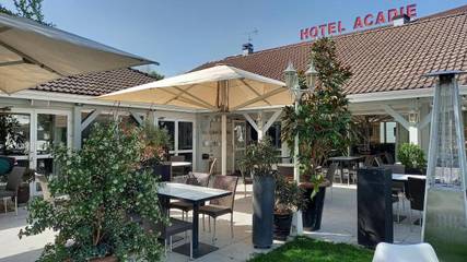 Hôtel pour 2 personnes, avec jardin à Tremblay-en-France