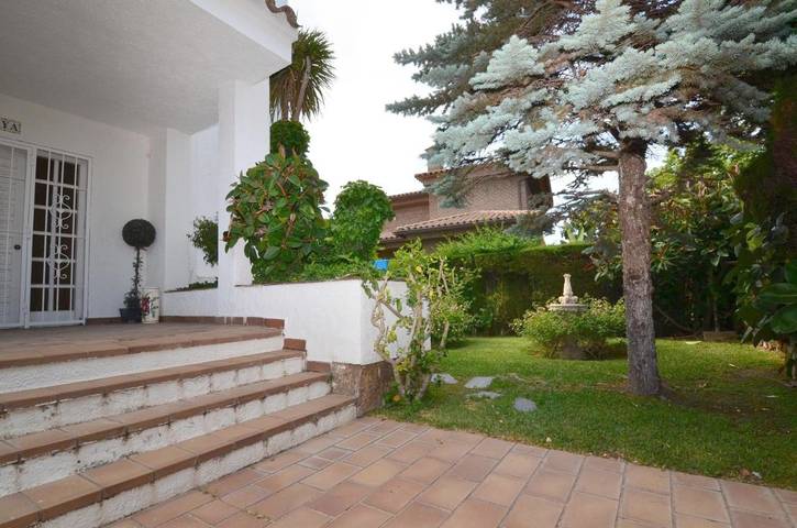 Chalet pour 14 personnes, avec piscine ainsi que jardin et vue à Cambrils - 3
