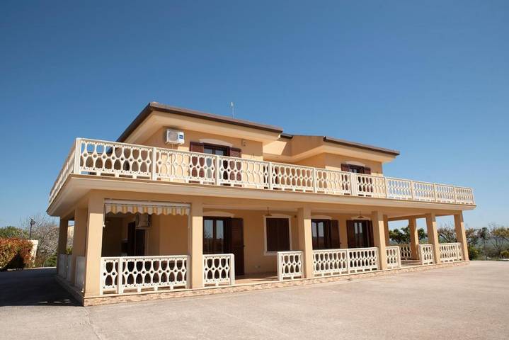 Location de vacances pour 2 personnes, avec vue et jardin, adapté aux familles à Racalmuto - 4