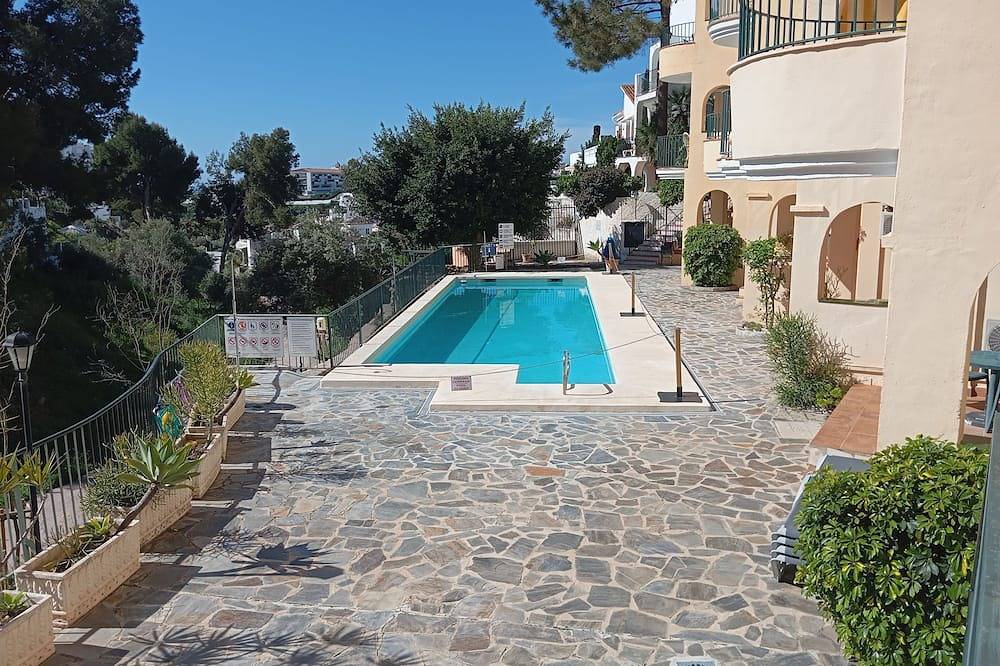 Entire apartment, Burriana beach, 50m2. 1 bedroom apartment with pool - 7 minute walk from beach. in Playa de Burriana, Nerja