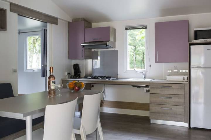 Wohnwagen für 4 Personen, mit Terrasse und Balkon/Terrasse sowie Seeblick in der Ardèche - 2