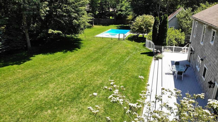 Holiday home for 14 people, with garden and hot tub in The Hamptons