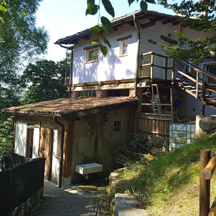 Gîte pour 2 personnes, avec jardin et vue sur le lac ainsi que balcon et vue à Netro - 3