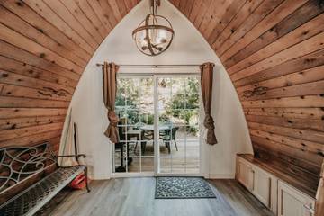 Lake House for 6 Guests in Glacier, Cascade Range, Picture 2