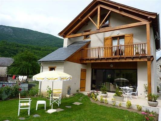 Gîte pour 6 personnes, avec jardin et balcon à Balaguères