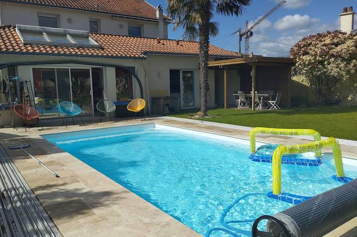 Location de vacances pour 12 personnes, avec jardin à Vertou