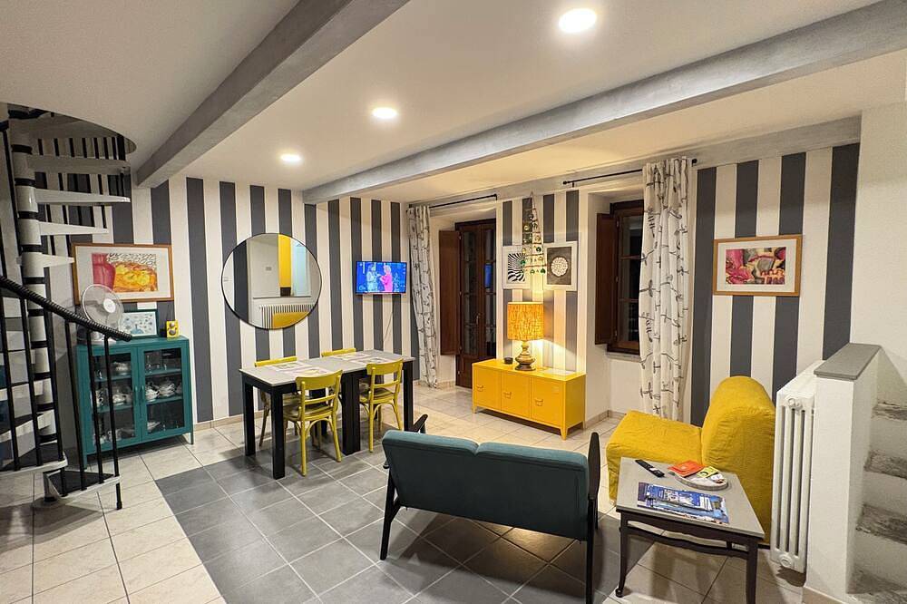 Ganze Wohnung, Cozy nest in the historic center in Omegna, Ortasee