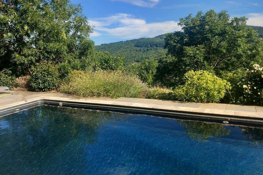 Gîte Pleine Nature with magnificent swimming pool 3* classification in Saint-Prix, Parc naturel régional des Monts d'Ardèche