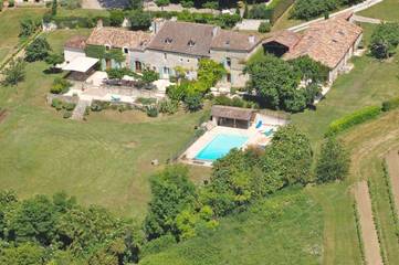 Gîte pour 4 personnes, avec piscine ainsi que vue et jardin à Saint-Antoine-de-Breuilh
