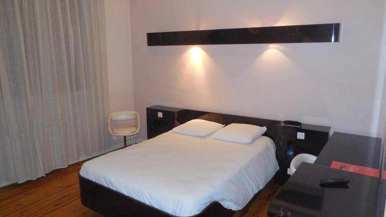 Double Room with Shower in Pont-de-Salars, Aveyron