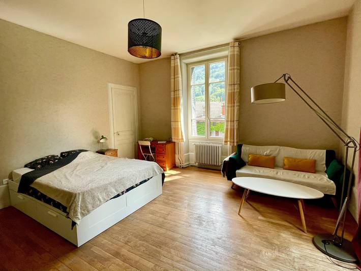 Apartamento entero, Apartamento 'Villa Isabelle' con vistas a la montaña, terraza privada y Wi-Fi in Allevard, Isère