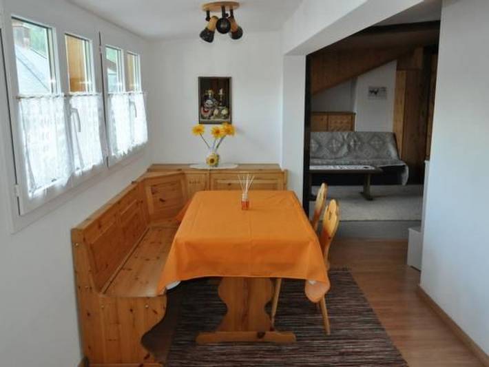 Ferienwohnung für 4 Personen, mit Balkon und Garten sowie Ausblick in Zernez
